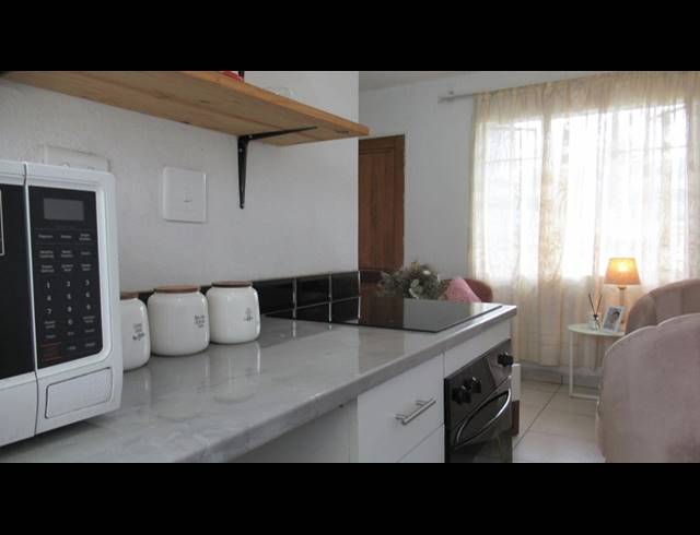 1 BEDROOM APARTMENT FOR SALE IN SHARONLEA